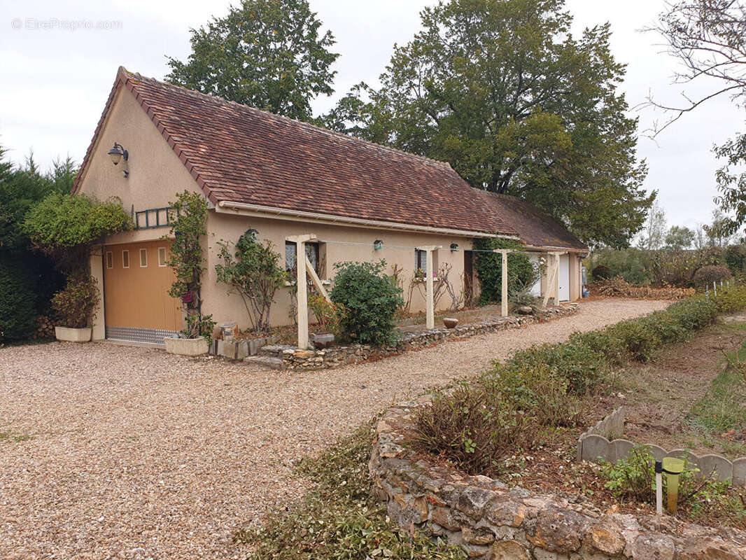 Maison à YZEURES-SUR-CREUSE