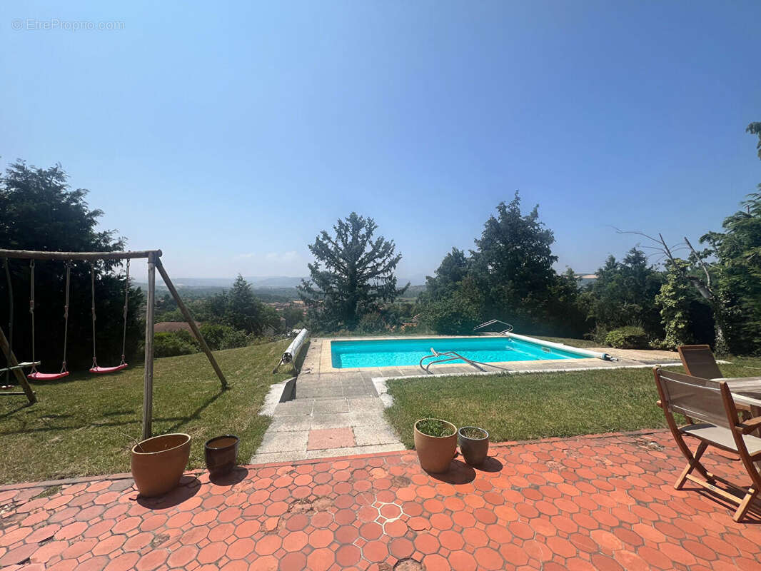 Maison à PERIGNAT-SUR-ALLIER