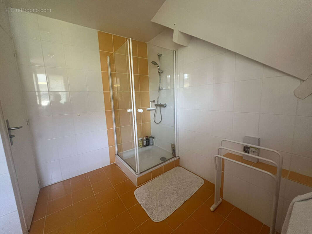 Maison à PERIGNAT-SUR-ALLIER