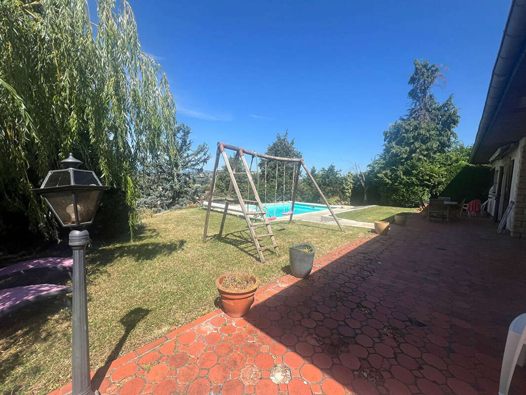 Maison à PERIGNAT-SUR-ALLIER