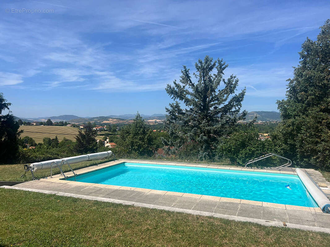 Maison à PERIGNAT-SUR-ALLIER