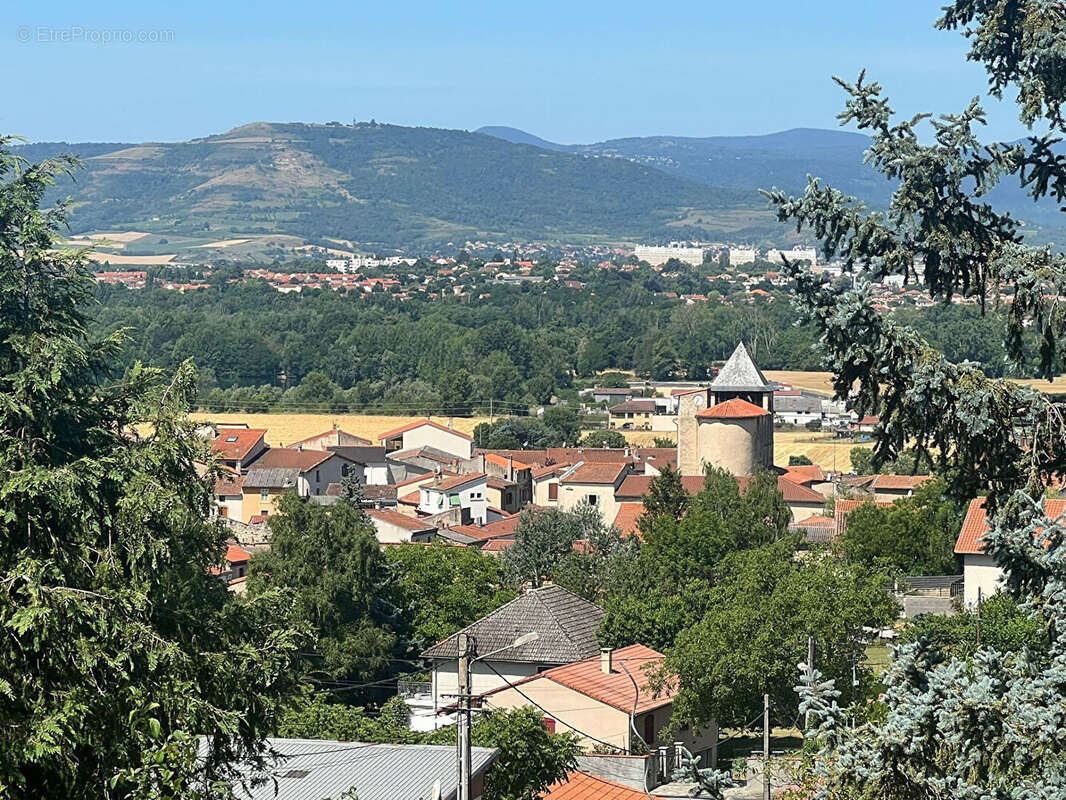 Maison à PERIGNAT-SUR-ALLIER