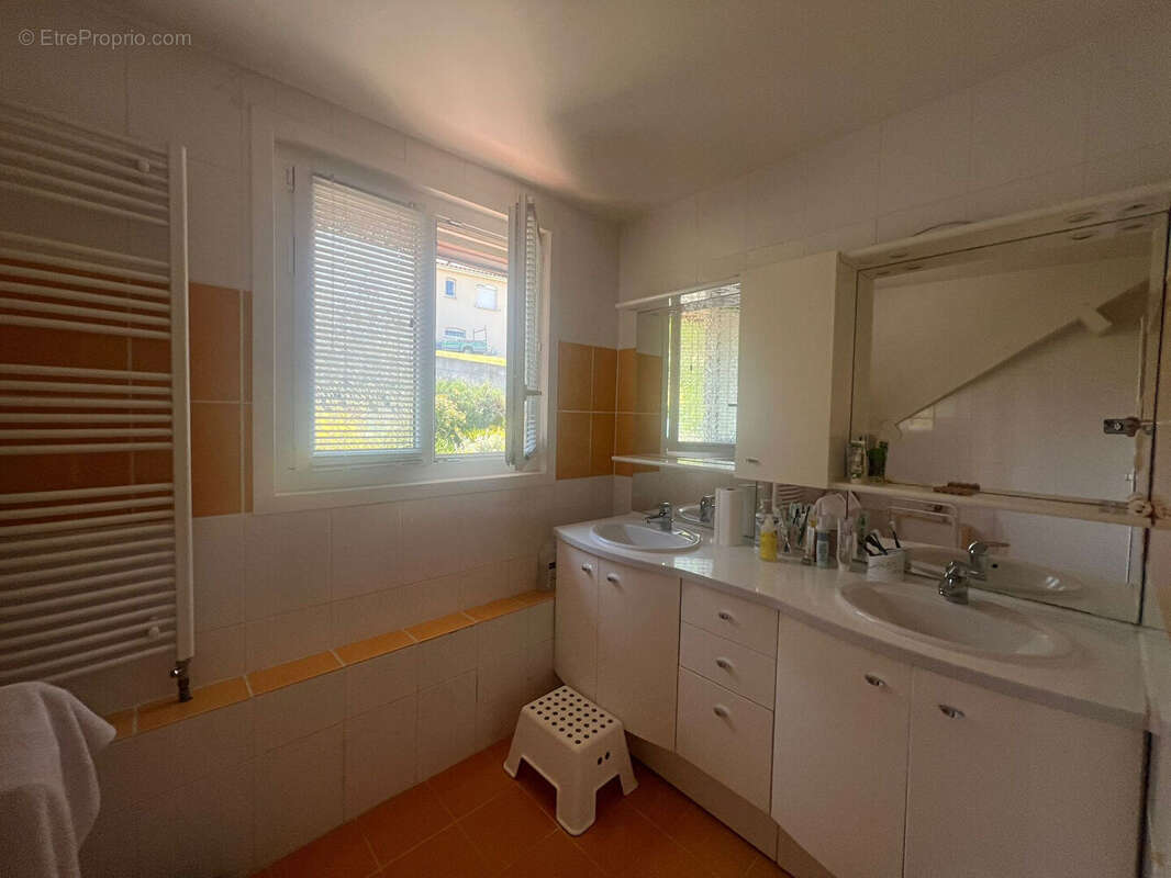 Maison à PERIGNAT-SUR-ALLIER