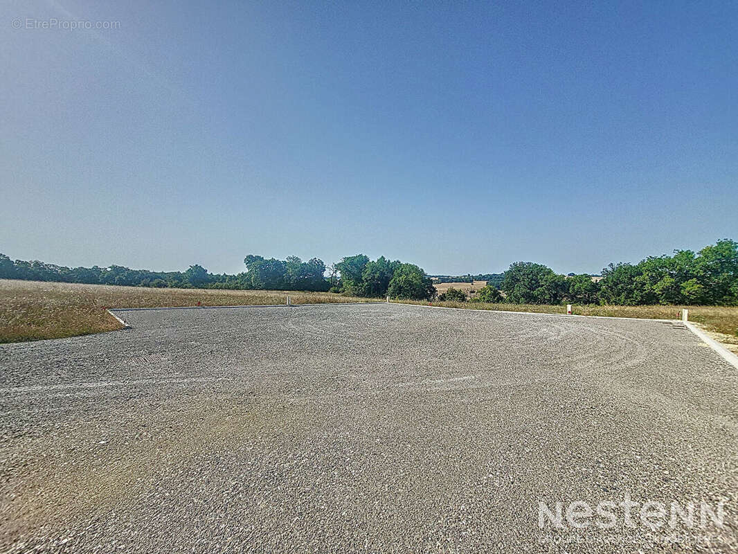 Terrain à CASTELNAU-SUR-L&#039;AUVIGNON