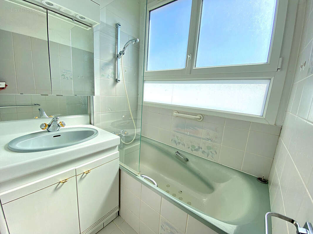 Appartement à SARTROUVILLE