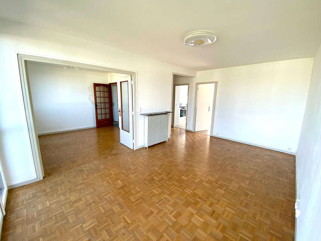 Appartement à SARTROUVILLE