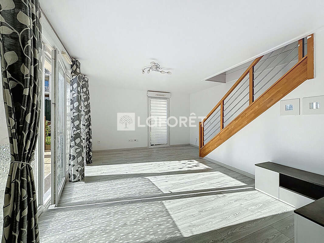 Appartement à MOISSY-CRAMAYEL