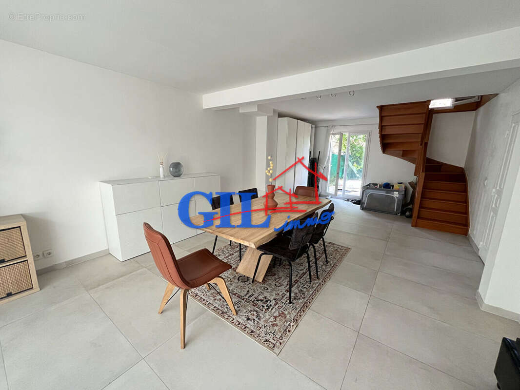 Maison à SAVIGNY-LE-TEMPLE