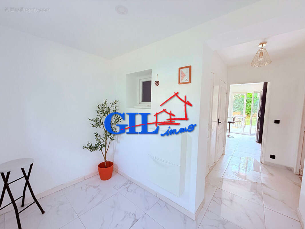 Maison à SAVIGNY-LE-TEMPLE