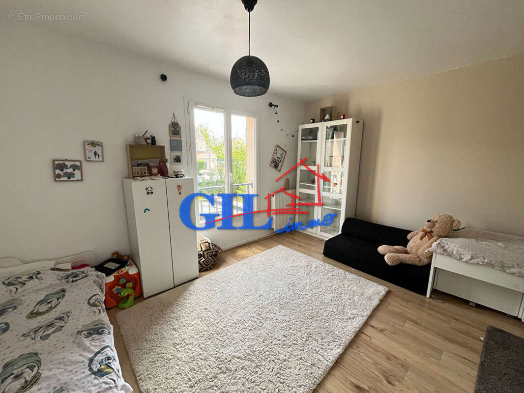 Maison à SAVIGNY-LE-TEMPLE