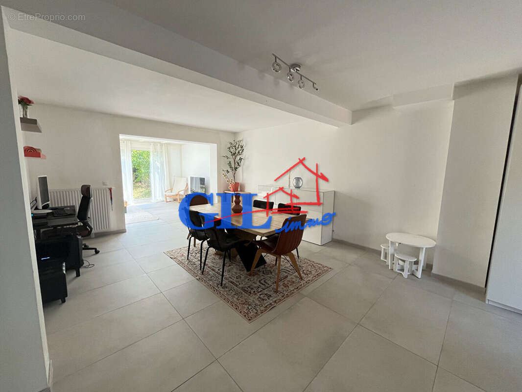 Maison à SAVIGNY-LE-TEMPLE