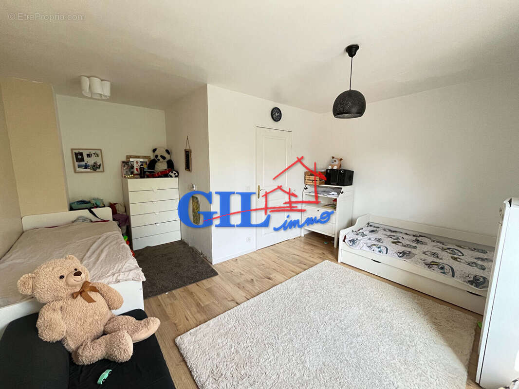 Maison à SAVIGNY-LE-TEMPLE