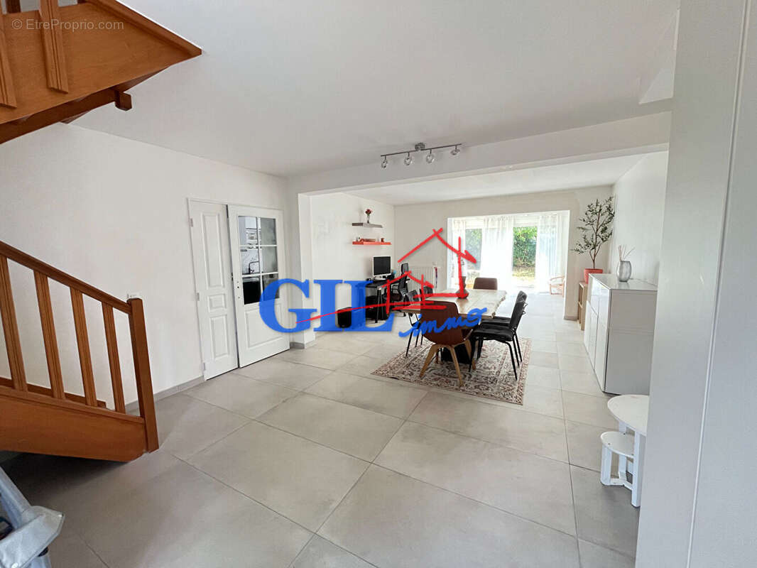 Maison à SAVIGNY-LE-TEMPLE