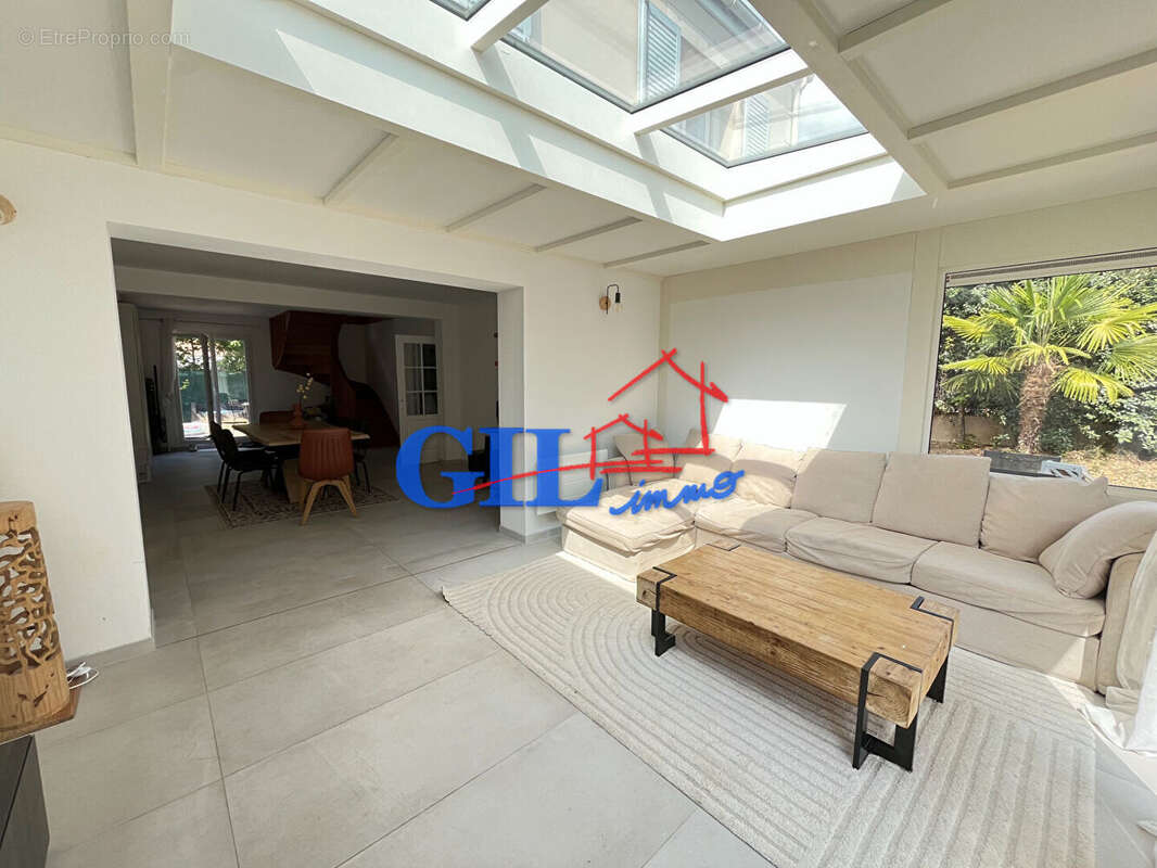 Maison à SAVIGNY-LE-TEMPLE