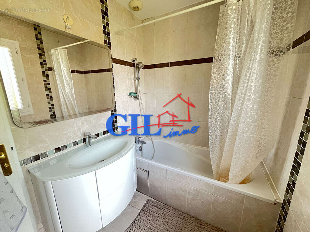 Maison à SAVIGNY-LE-TEMPLE