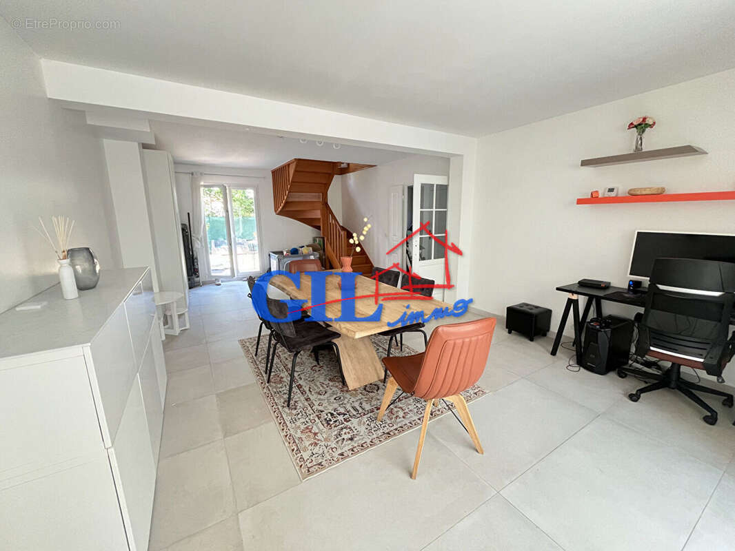 Maison à SAVIGNY-LE-TEMPLE