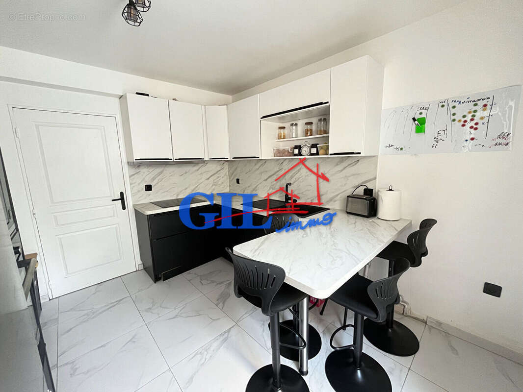 Maison à SAVIGNY-LE-TEMPLE