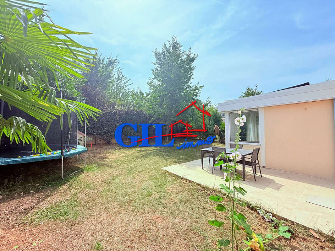 Maison à SAVIGNY-LE-TEMPLE