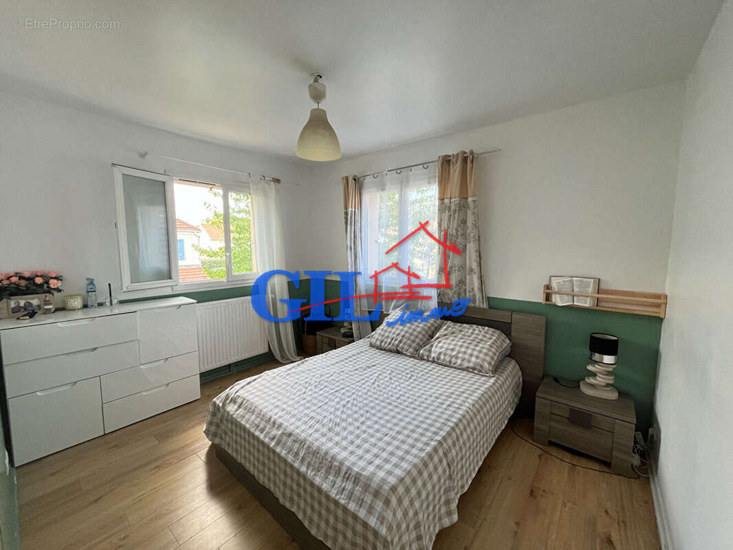 Maison à SAVIGNY-LE-TEMPLE