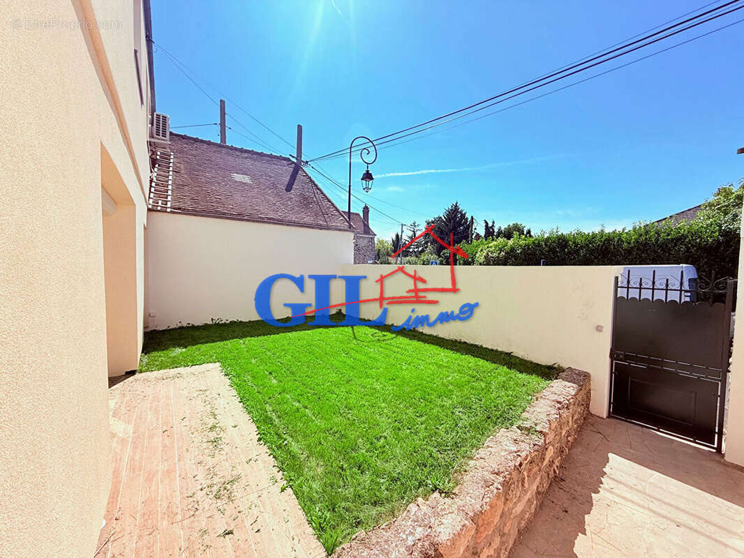 Maison à SAVIGNY-LE-TEMPLE