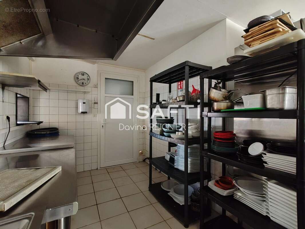 Photo 9 - Commerce à TESSON