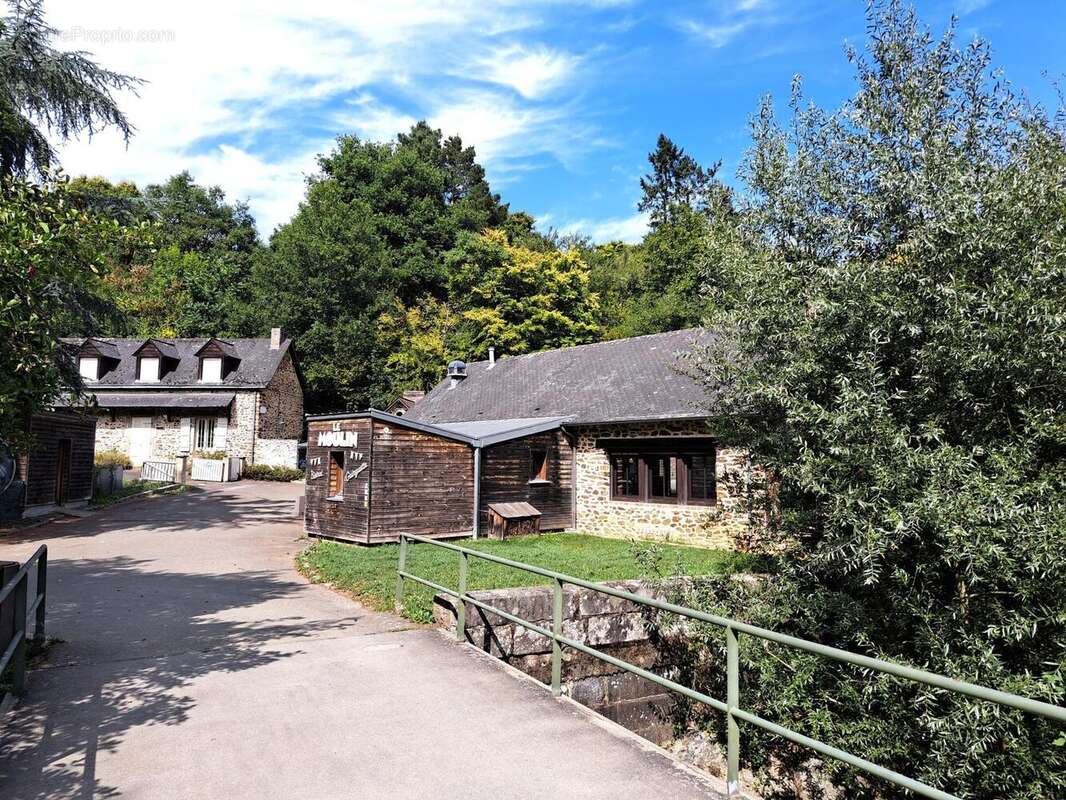 Photo 2 - Commerce à SAINT-BERTHEVIN