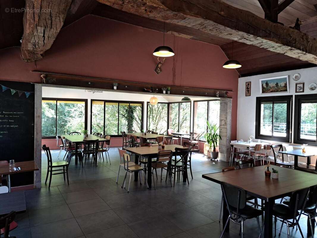 Photo 3 - Commerce à SAINT-BERTHEVIN