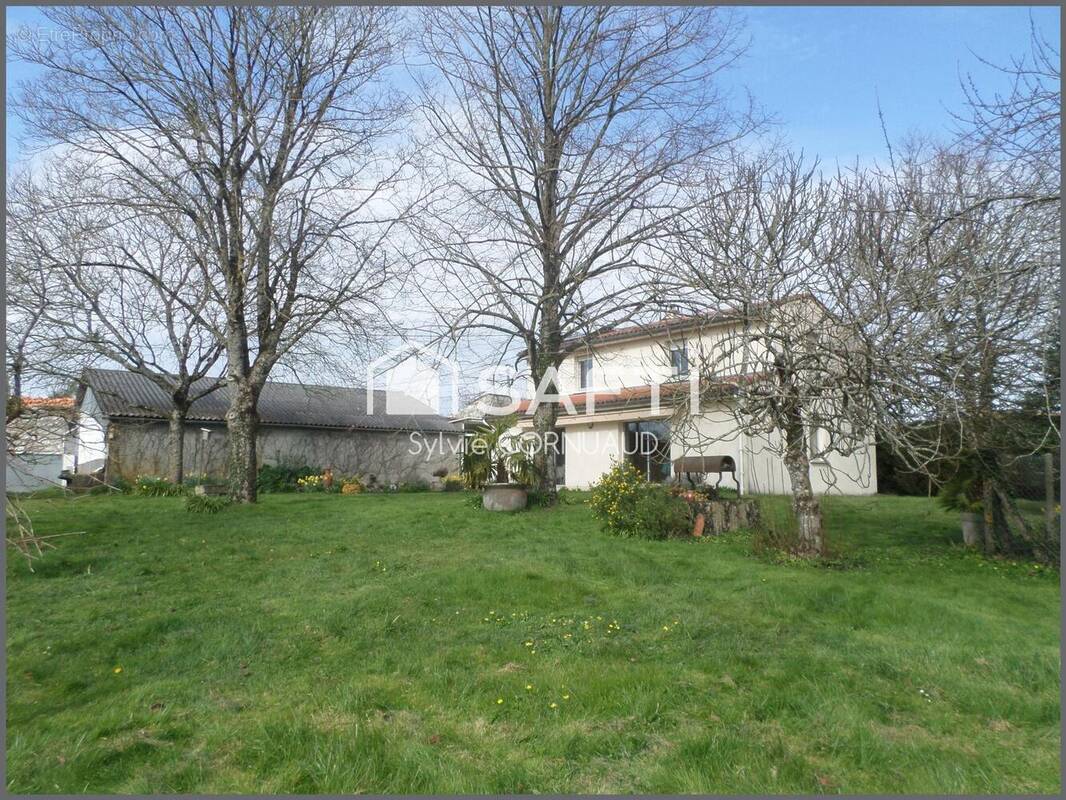 Photo 1 - Maison à SAINTES