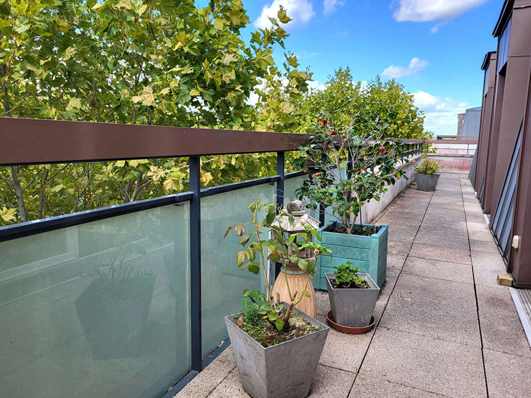 Appartement à LES CLAYES-SOUS-BOIS