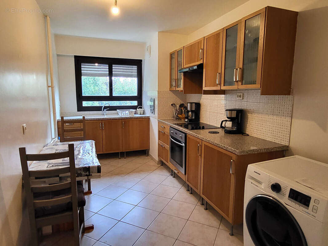 Appartement à LES CLAYES-SOUS-BOIS