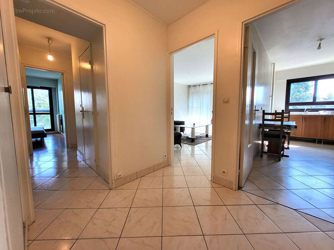 Appartement à LES CLAYES-SOUS-BOIS