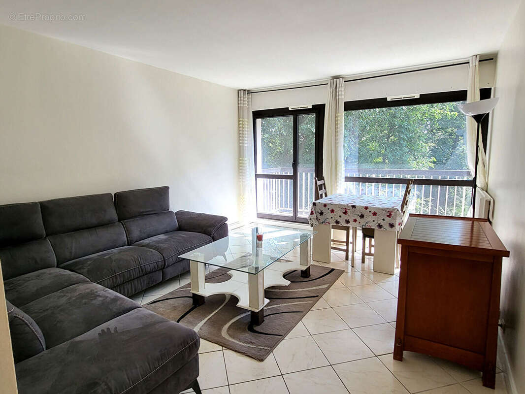 Appartement à LES CLAYES-SOUS-BOIS