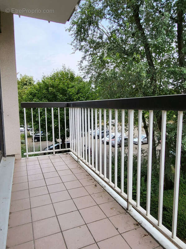 Appartement à LES CLAYES-SOUS-BOIS