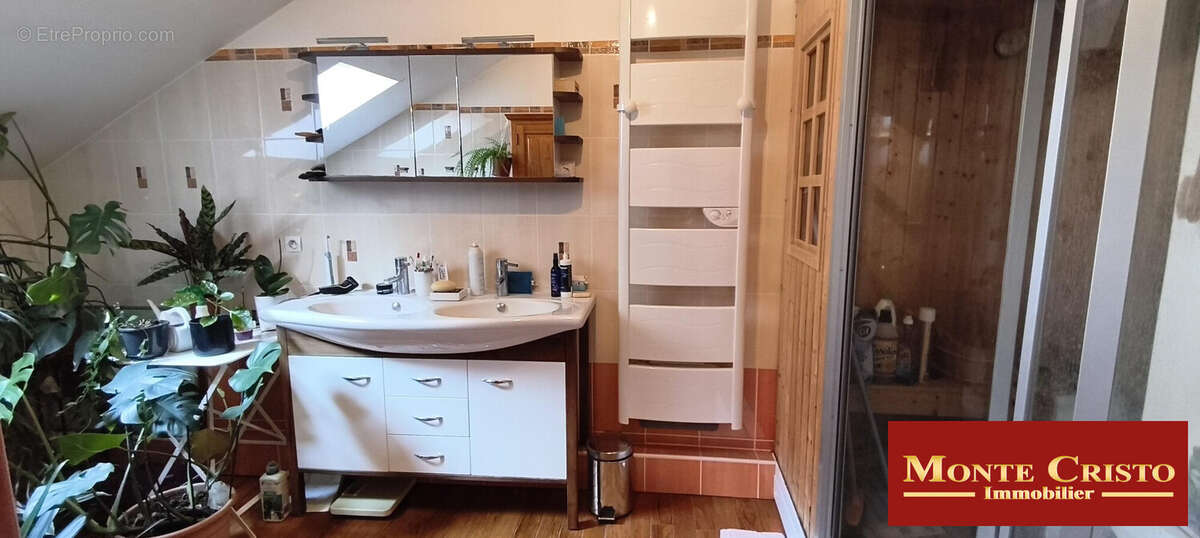 salle de bains+douches - Maison à VERSAILLES