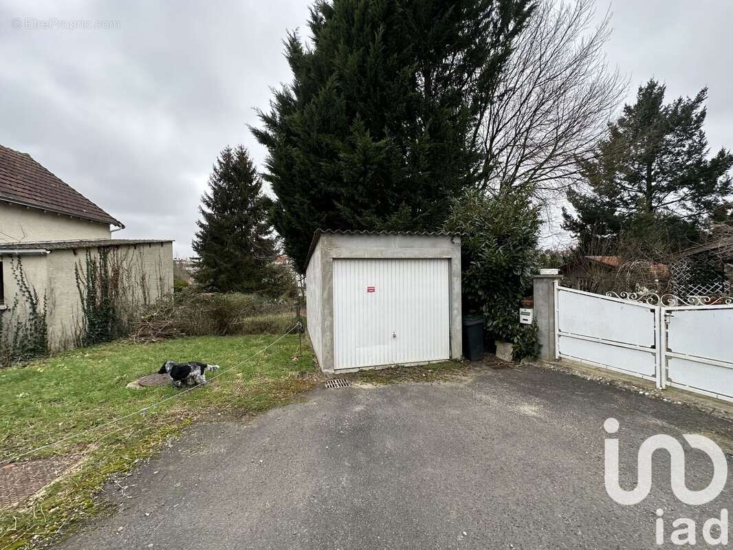 Photo 4 - Parking à VIERZON