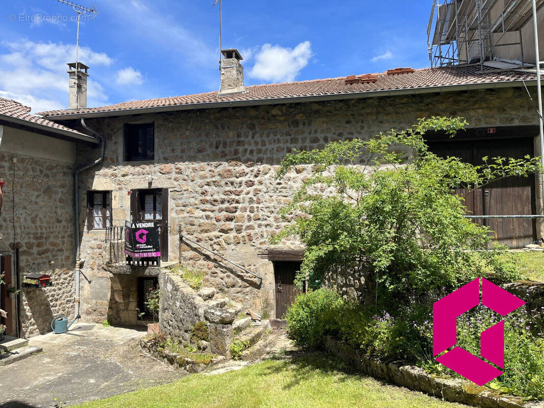 Maison à SAINT-PAL-DE-CHALENCON