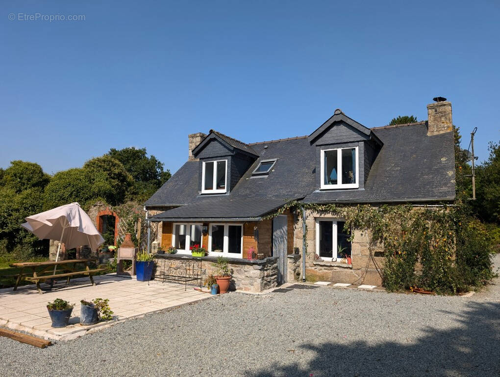 Maison à MAEL-CARHAIX