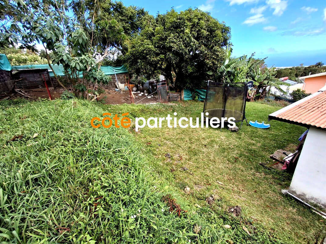 Terrain à LE TAMPON