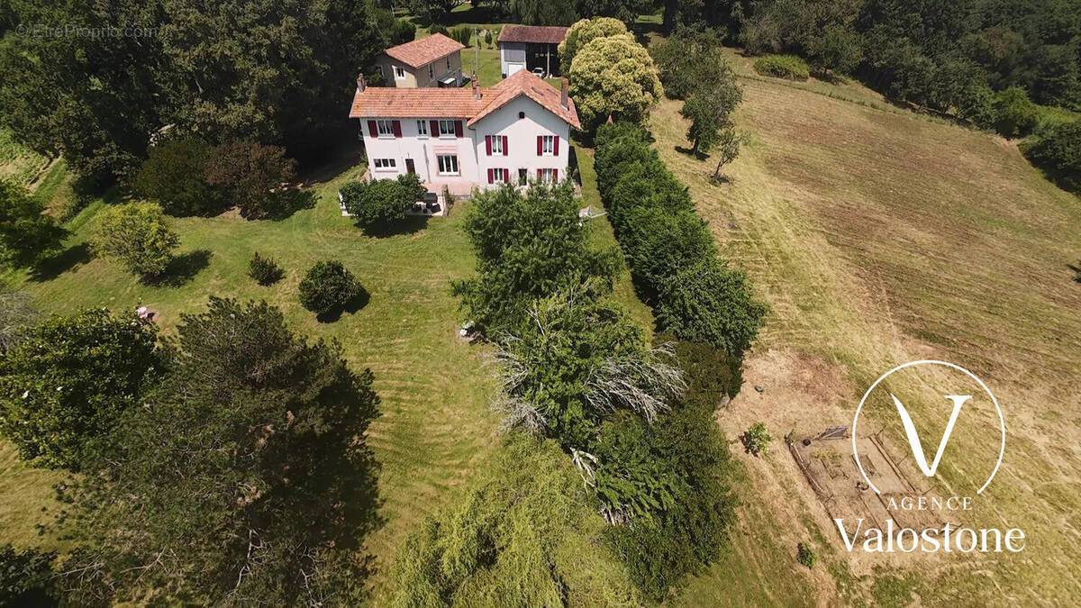 Appartement à MONTSOUE