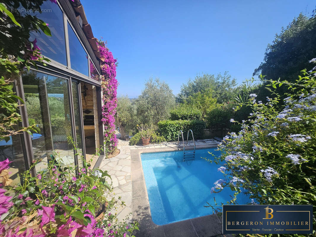 Petite piscine - Maison à CABRIS