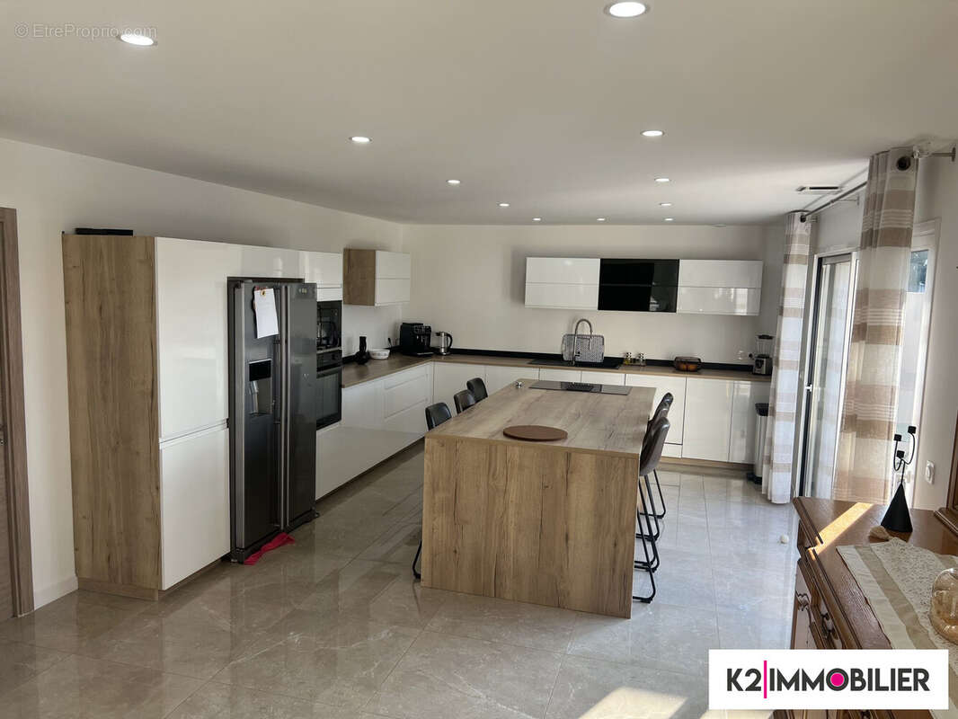 Maison à MONTELIMAR