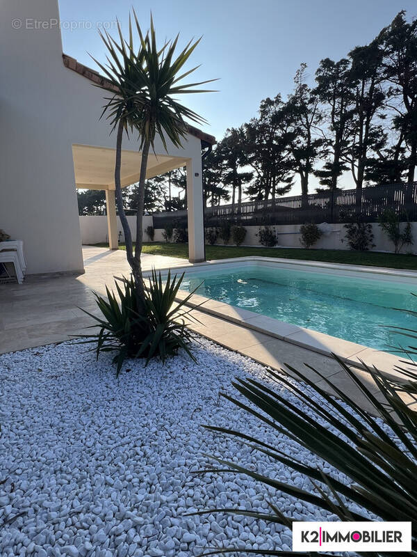 Maison à MONTELIMAR