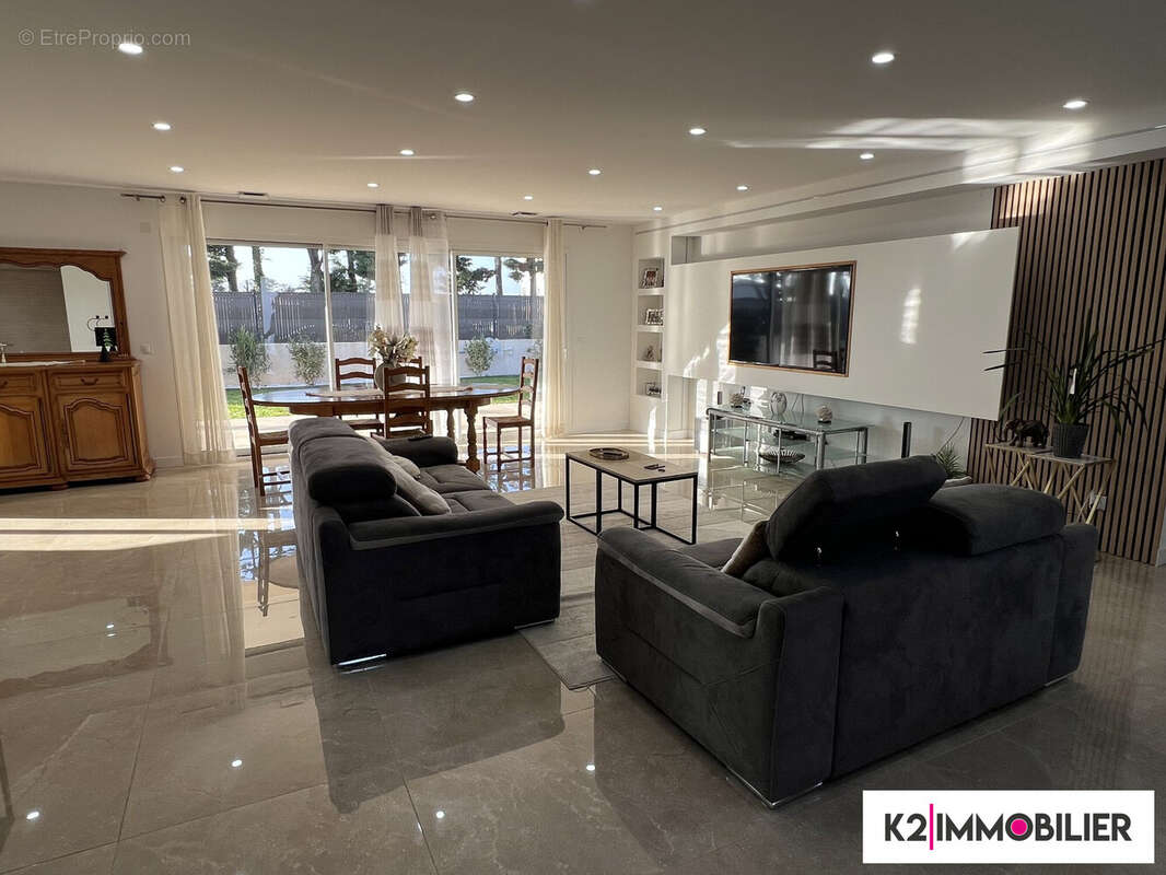 Maison à MONTELIMAR