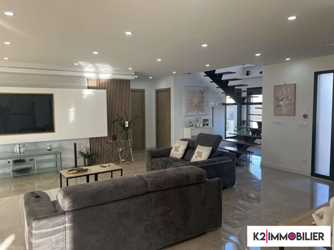 Maison à MONTELIMAR