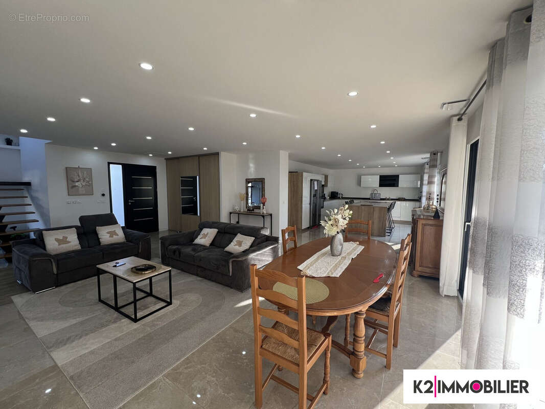 Maison à MONTELIMAR