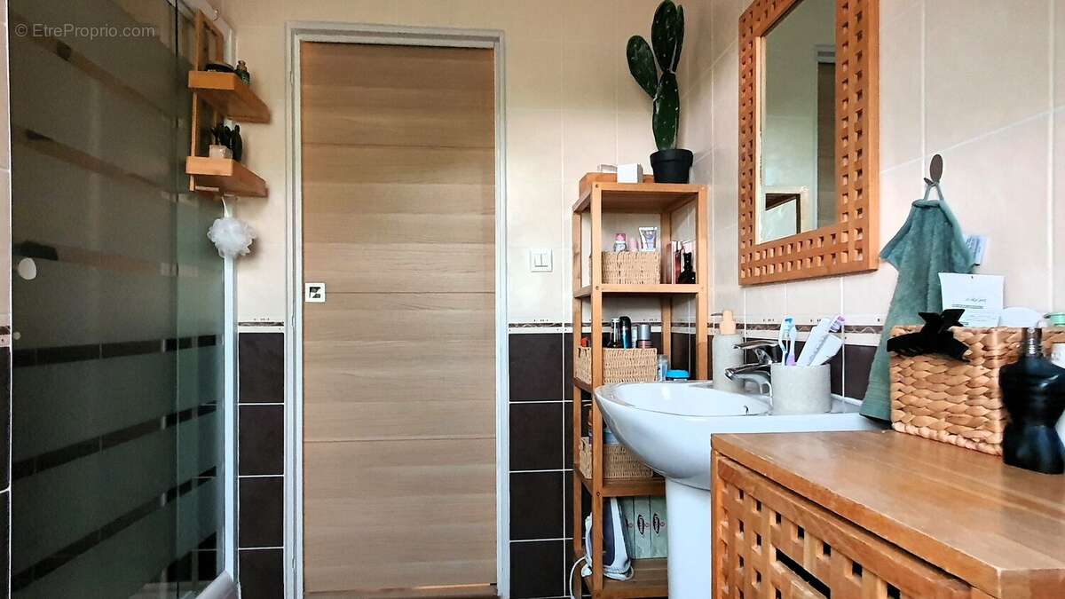 Maison à SAINT-LAMBERT-DU-LATTAY