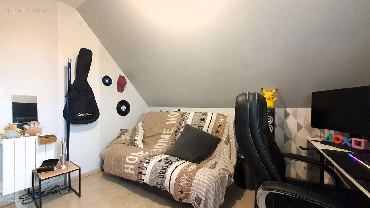 Maison à SAINT-LAMBERT-DU-LATTAY