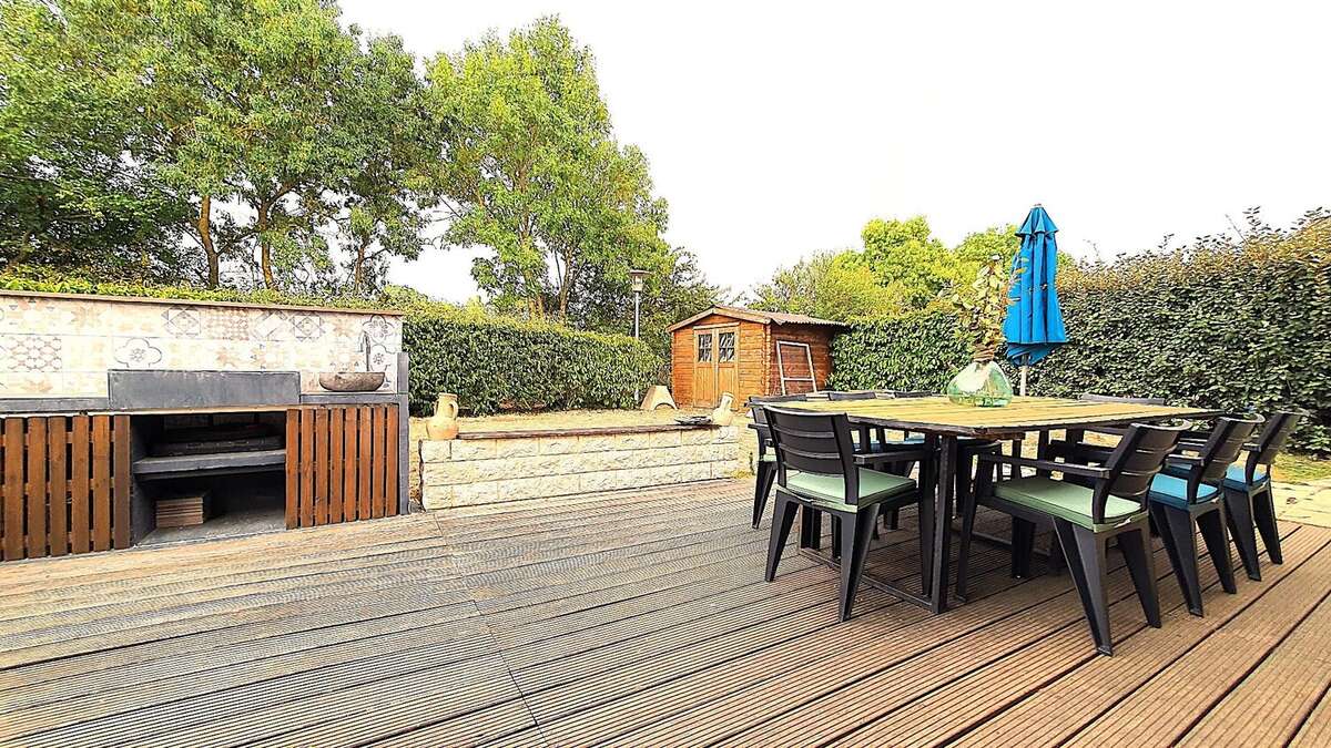 Maison à SAINT-LAMBERT-DU-LATTAY