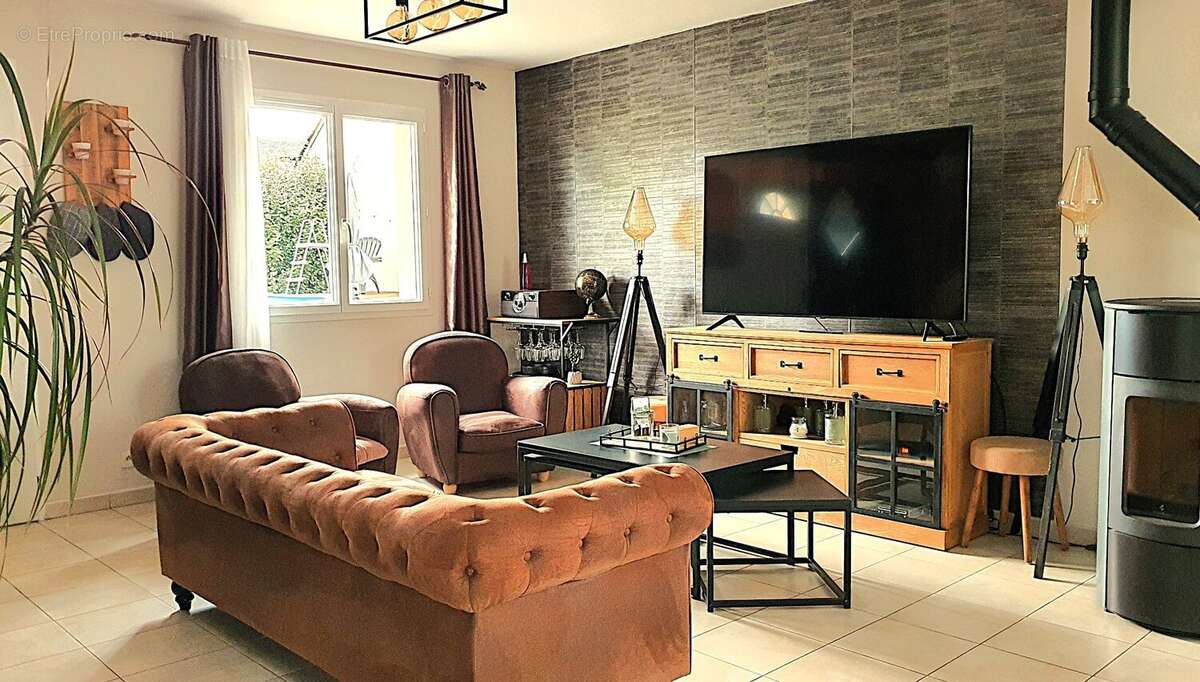 Maison à SAINT-LAMBERT-DU-LATTAY