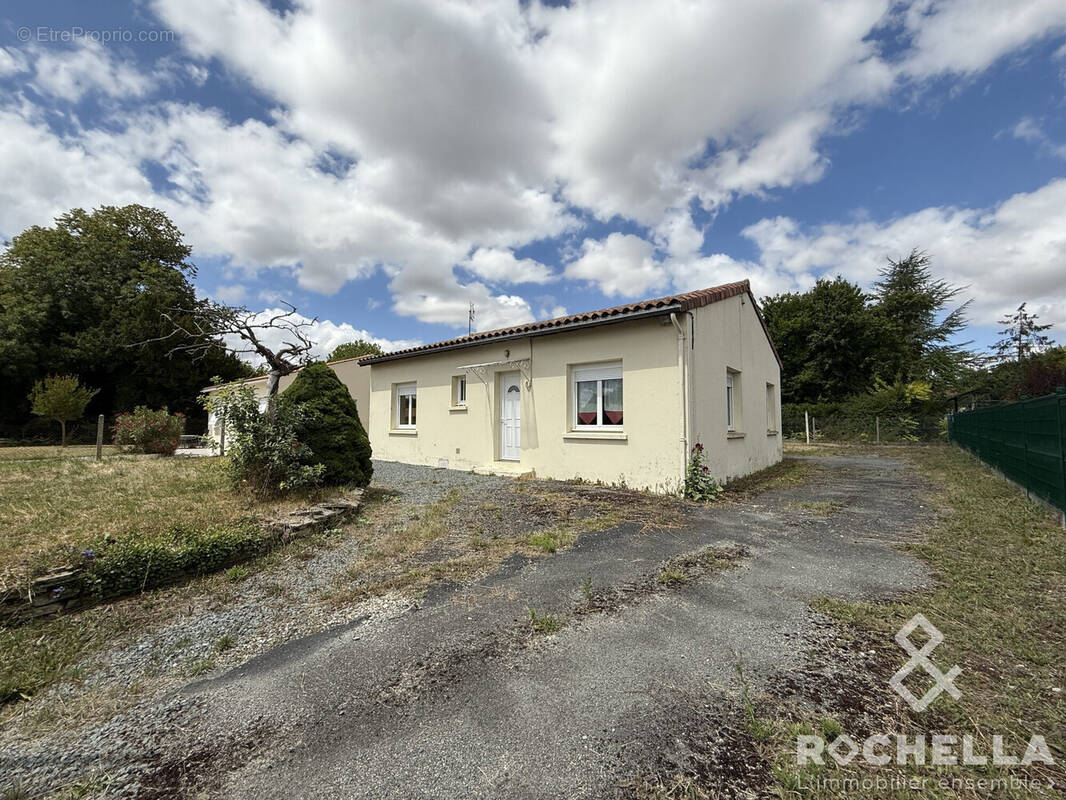 Maison à SAINT-JULIEN-DE-L&#039;ESCAP